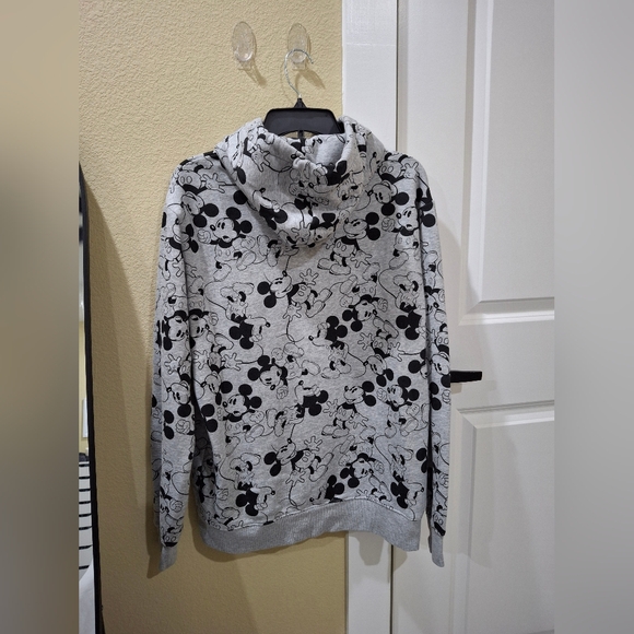 Divided H&M Disney Gray Mickey Mouse Set - Picture 3 of 10